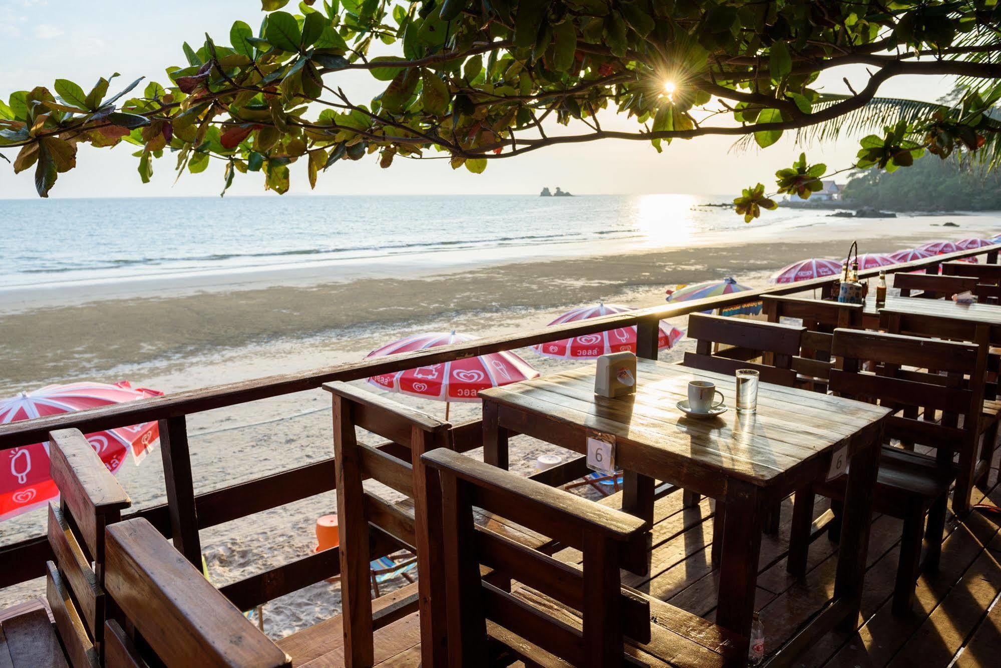 Baansuan Aokhai Beach Resort Mae Phim Zewnętrze zdjęcie